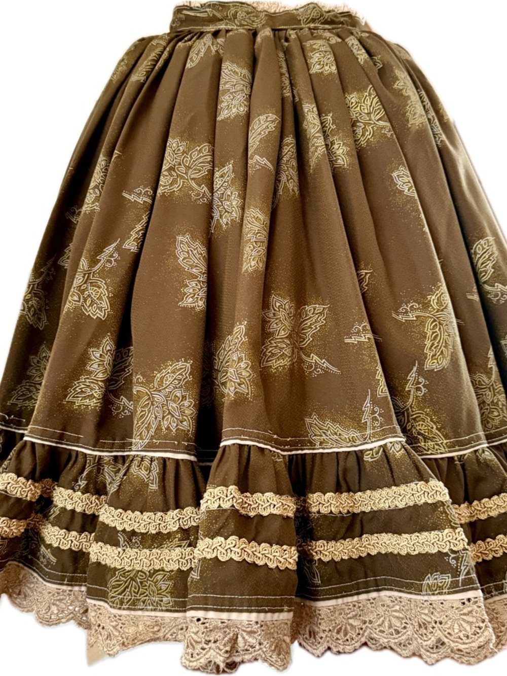 Vintage 70s Hungarian Floral Full Circle Midi Folk Skirt with Ruffle &Lace Trim